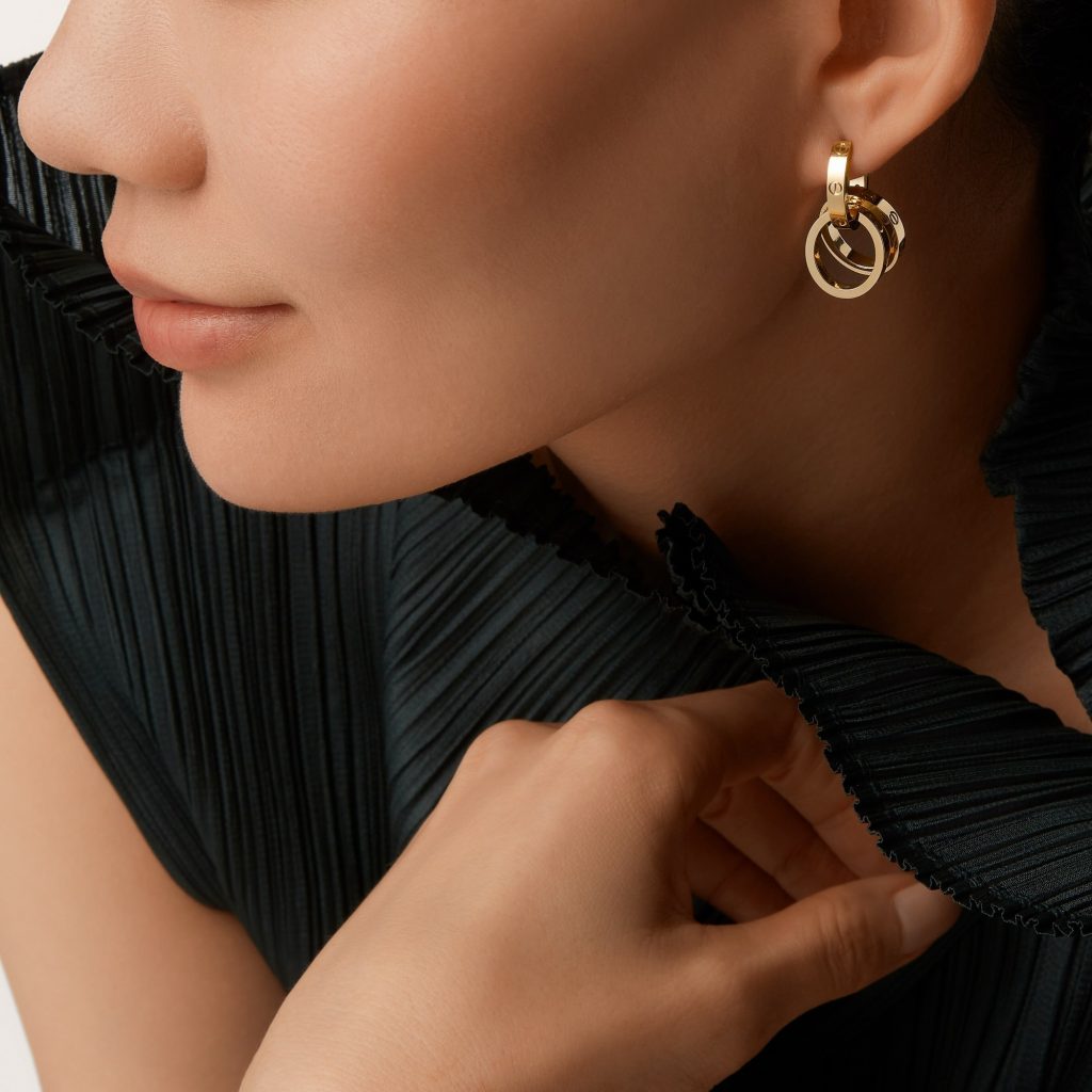 Bông Tai Cartier Love Chế Tác Hong Kong Vàng Vàng 18K Rộng 3.3mm