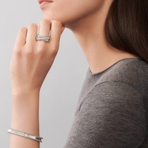 Lắc Tay Van Cleef & Arpels Perlée Signature Medium Vàng Trắng Chế Tác 17cm