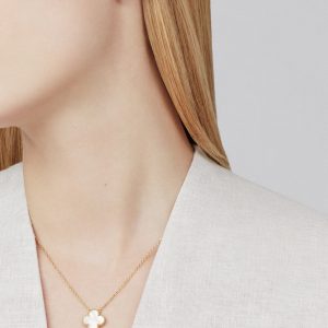 Vòng Cổ Van Cleef & Arpels Alhambra Chế Tác Mặt Khảm Trai MOP (1)