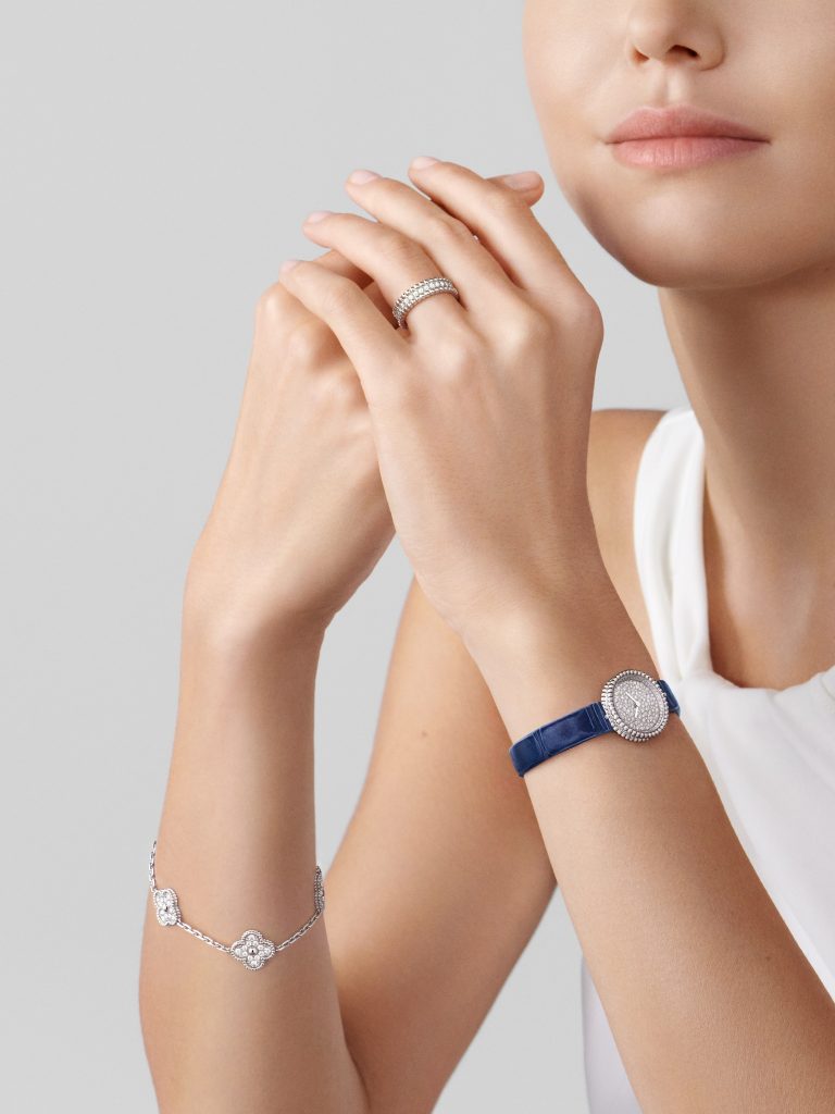 Vòng Tay Van Cleef & Arpel Alhambra Chế Tác Vàng Trắng Kim Cương Tự Nhiên 19cm (2)