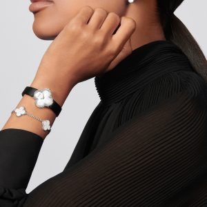 Vòng Tay Van Cleef & Arpels Alhambra Vàng Trắng 5 Họa Tiết Xà Cừ Trắng (1)