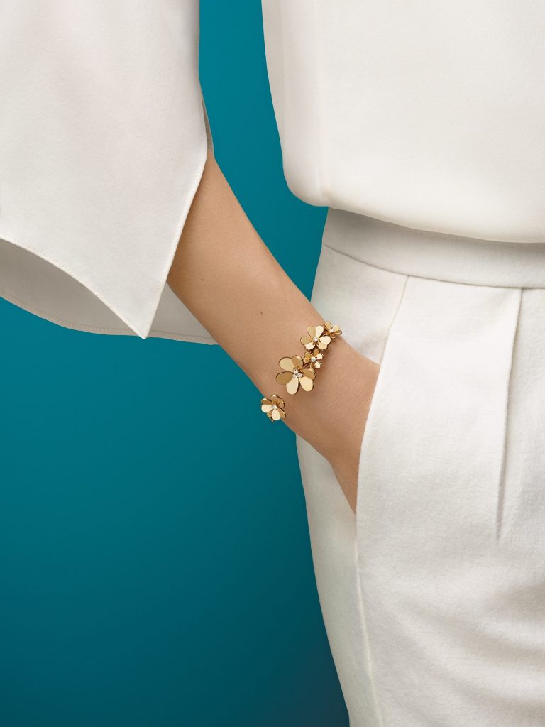 Vòng Tay Van Cleef & Arpels Frivole 7 Bông Hoa Đính Kim Cương Tự Nhiên 16cm (1)