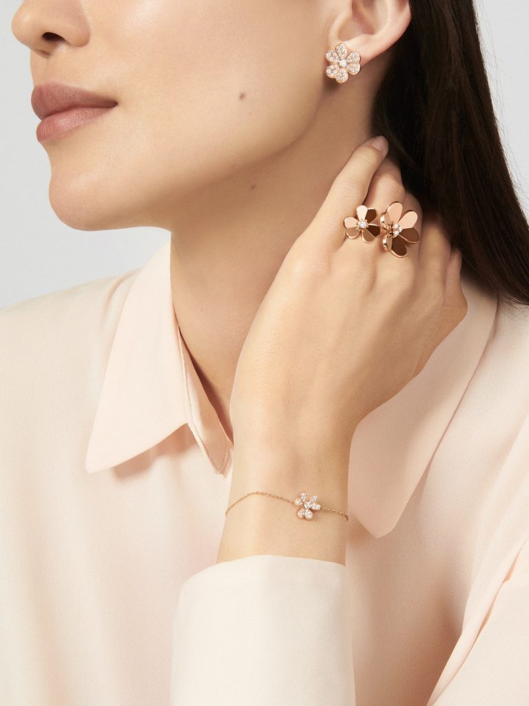 Vòng Tay Van Cleef & Arpels Frivole Mini Vàng Hồng 18K Chế Tác 17 (4)