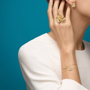 Vòng Tay Van Cleef & Arpels Frivole Mini Vàng Vàng 18K Chế Tác 17 (1)