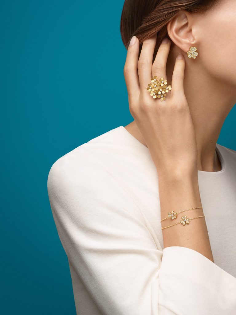 Vòng Tay Van Cleef & Arpels Frivole Mini Vàng Vàng 18K Chế Tác 17 (1)