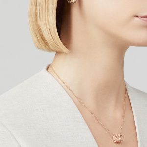 Bông Tai Van Cleef & Arpels Perlée Clovers Hoop Vàng Hồng Kim Cương 40 Viên (1)
