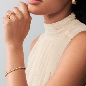 Bông Tai Van Cleef & Arpels Perlée Clovers Hoop Vàng Hồng Kim Cương 40 Viên (1)