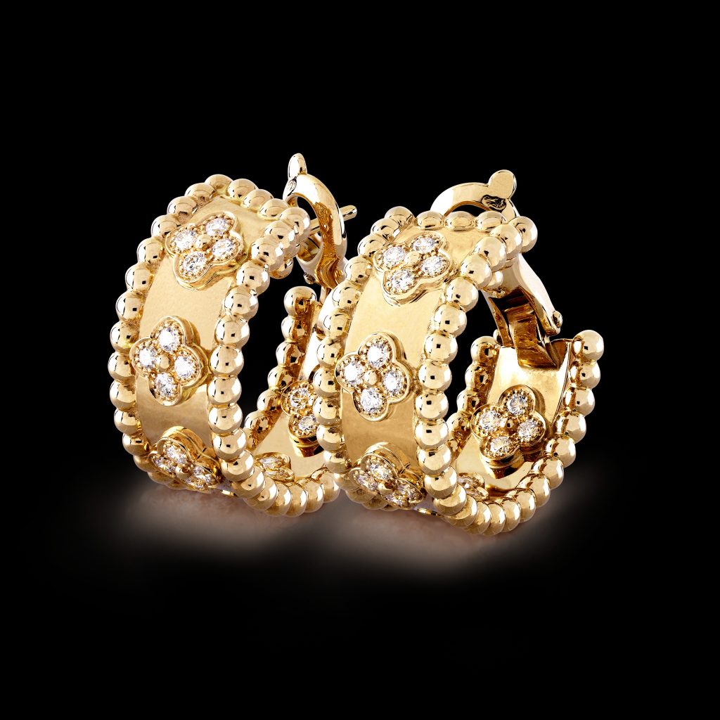 Bông Tai Van Cleef & Arpels Perlée Clovers Hoop Vàng Vàng Kim Cương 40 Viên