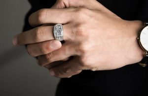 Hướng Dẫn Cách Chọn Nhẫn Nam Đẹp Cho Ngón Giữa (1)