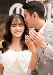 Nên mua nhẫn cưới trước bao lâu