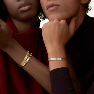 Vòng Tay Cartier Love Brushed Finish Vàng Vàng 18K Chế Tác Vân Xước 6.1mm