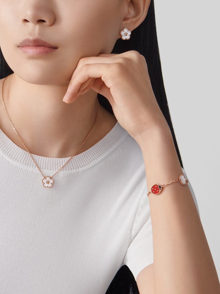 Vòng Tay Van Cleef & Arpels Lucky Spring 5 Họa Tiết Vàng Hồng 18K