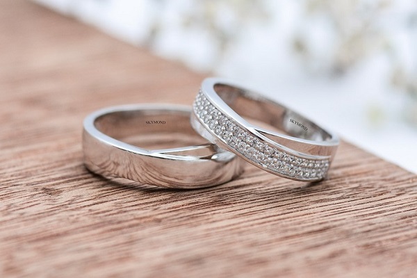 Vàng Ý 750 Thông Tin Cần Biết và Có Nên Mua Không