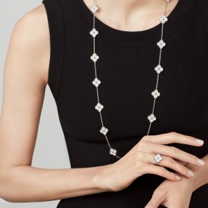 Nhẫn Van Cleef & Arpels Alhambra Vintage Vàng Trắng Kim Cương Tự Nhiên 12 Viên (1)