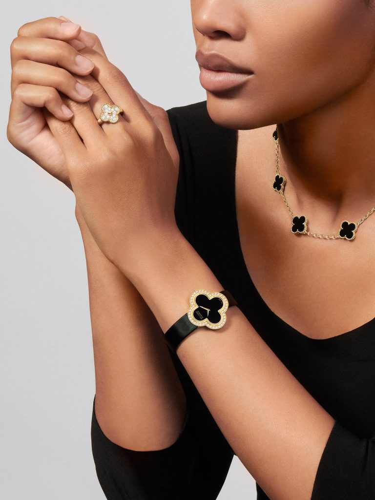 Nhẫn Van Cleef & Arpels Alhambra Vintage Vàng Vàng Kim Cương Tự Nhiên 12 Viên (1)