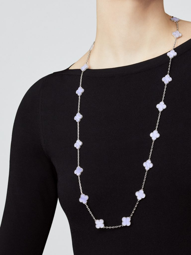 Vòng Cổ Van Cleef & Arpels Alhambra 20 Họa Tiết Đá Mã Não (1)