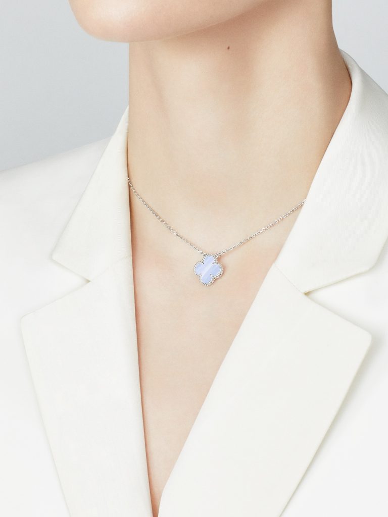 Vòng Cổ Van Cleef & Arpels Alhambra Vàng Trắng Mạ Rhodium Đá Mã Não 19cm