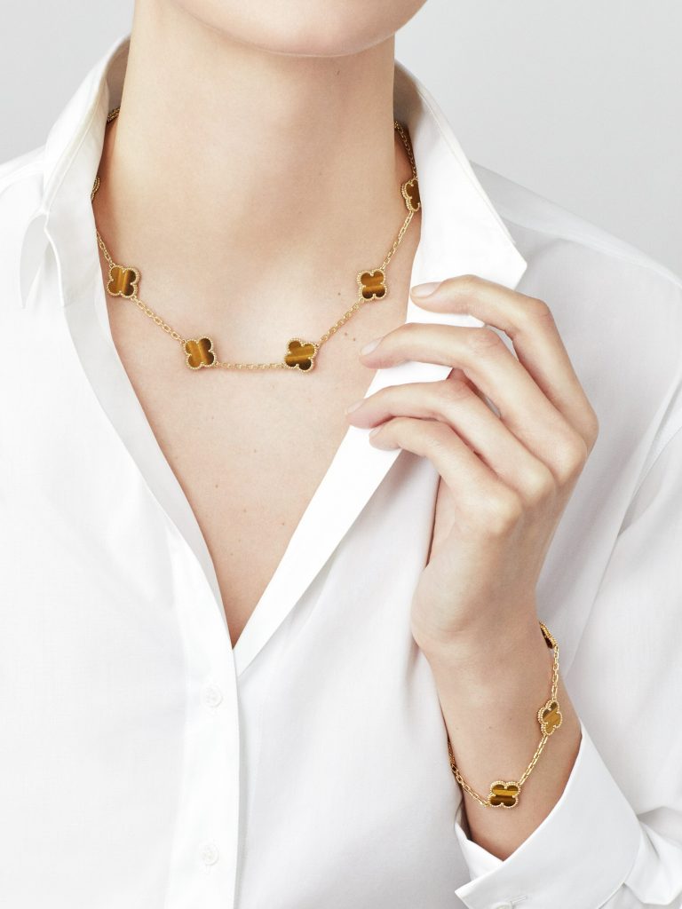 Vòng Cổ Van Cleef & Arpels Đá Mắt Hổ 10 Họa Tiết Chế Tác Hong Kong 42cm (1)