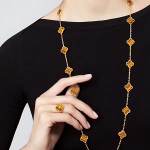 Vòng Cổ Van Cleef & Arpels Đá Mắt Hổ 20 Họa Tiết Chế Tác Hong Kong 86cm (1)