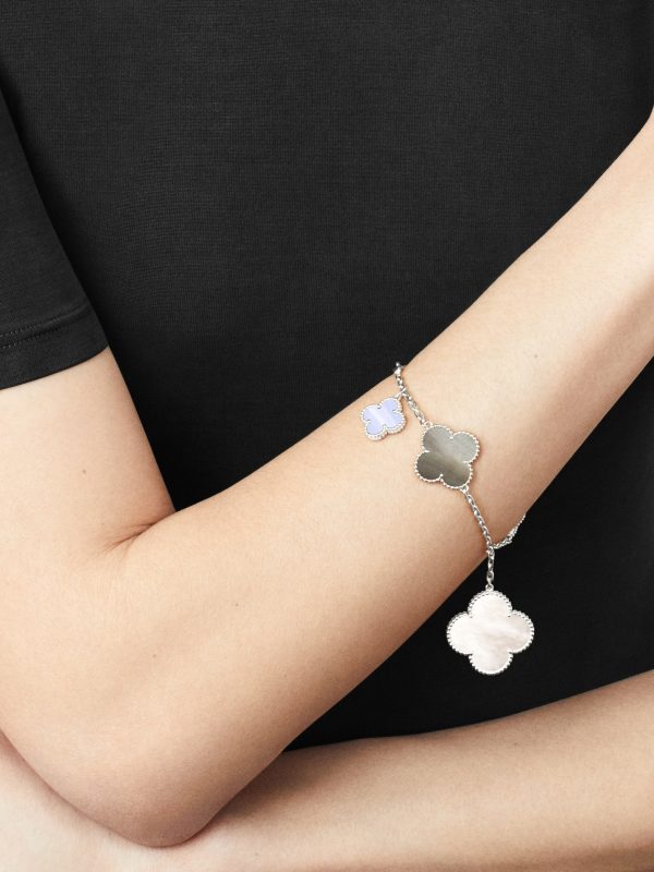 Vòng Tay Van Cleef & Arpels Magic Alhambra 5 Motif Vàng Trắng Chế Tác Hong Kong (2)