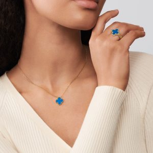 Vòng Cổ Van Cleef & Arpels Chế Tác Vàng Vàng 18K Đá Mã Não Xanh Dương 42cm (4)