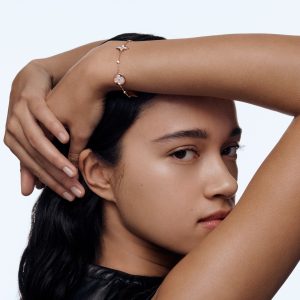 Vòng Tay Louis Vuitton Color Blossom Star BB Chế Tác Vàng Hồng 18K 1 Viên Kim Cương 17,5cm (3)