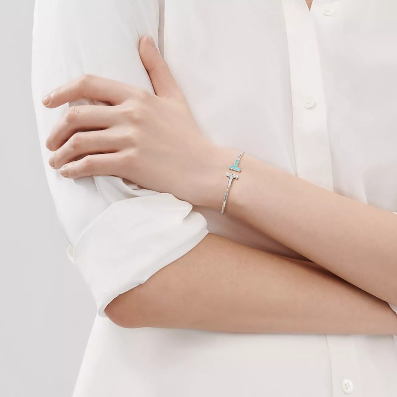 Lắc Tay Tiffany & Co T Chế Tác Vàng Trắng 18K Đính Kim Cương Tự Nhiên Và Đá Ngọc Lam (2)