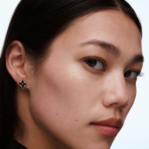 Khuyên Tai Louis Vuitton Color Blossom Star BB Đá Onyx Vàng 18K Chế Tác Hong Kong (1)