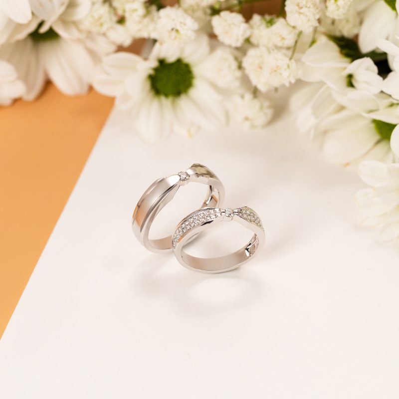 Nhẫn Cưới Thiết Kế Cá Nhân Hoá Đính Kim Cương Tự Nhiên Chế Tác Vàng 18K MiA Jewelry MNC12