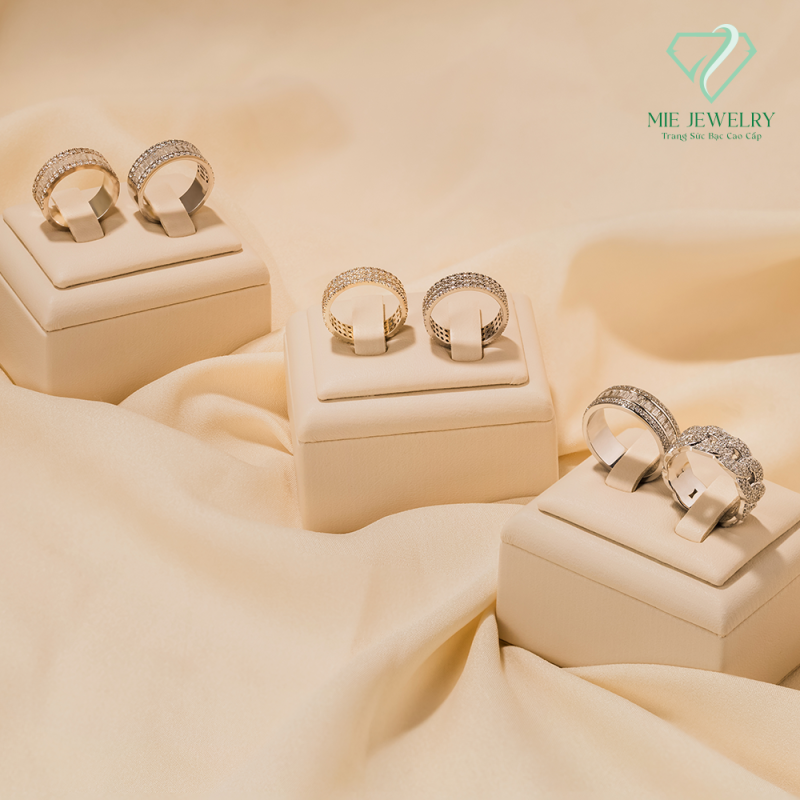 Trang Sức Bạc 925 Đính Đá Moissanite – Vẻ Đẹp Lấp Lánh Cho Tình Yêu Hiện Đại