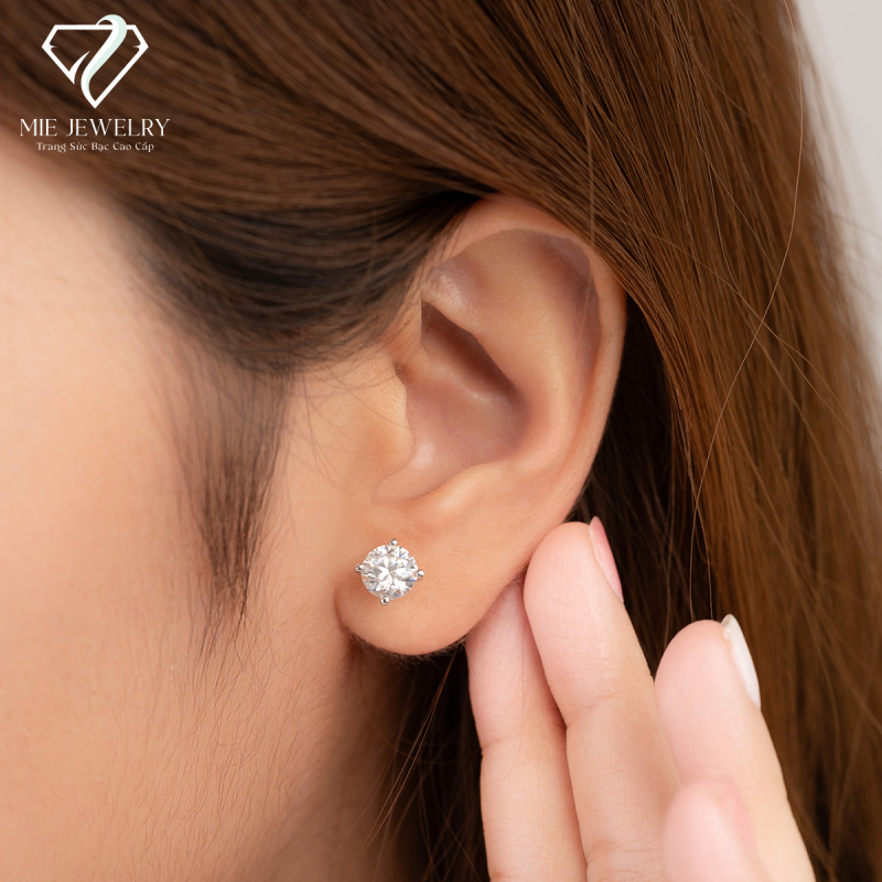 Trang Sức Bạc 925 Đính Đá Moissanite – Vẻ Đẹp Lấp Lánh Cho Tình Yêu Hiện Đại